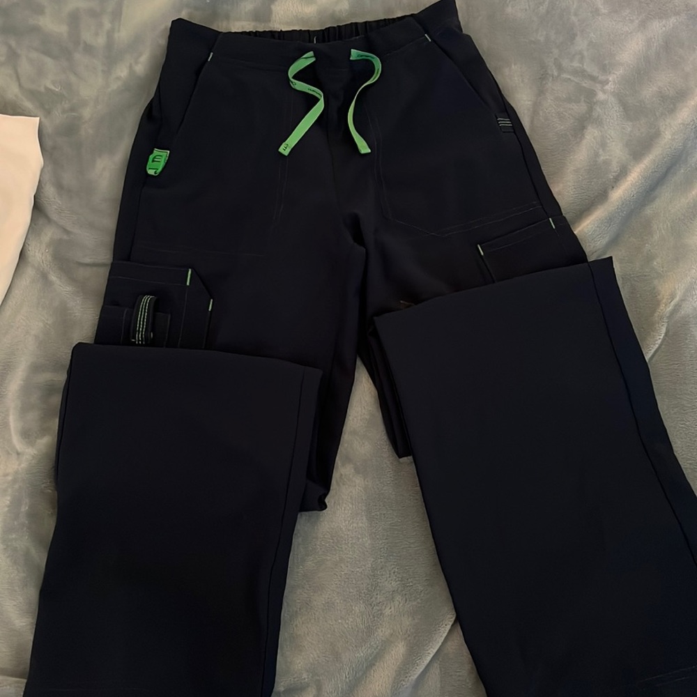 woman’s xs scrub pants